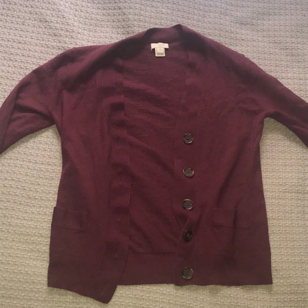 Maroon cardigan with buttons
